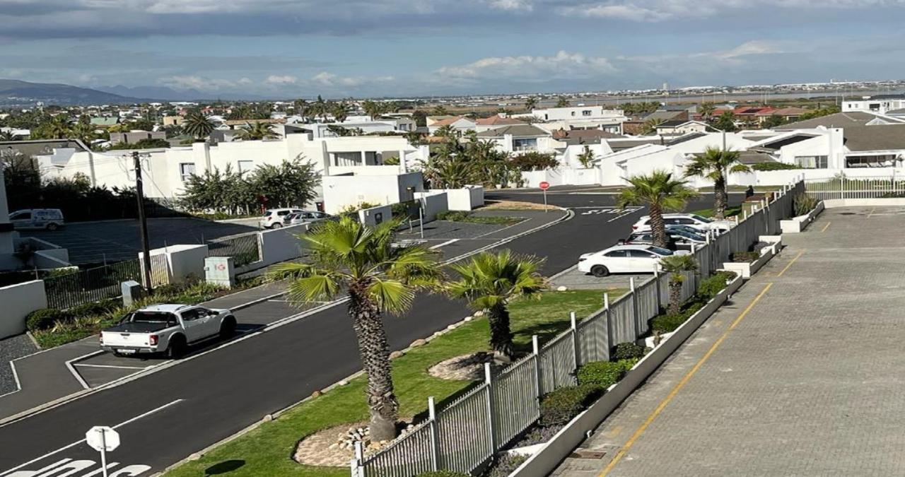 2 Bedroom Oceanfront With Sea Views * Cape Town
