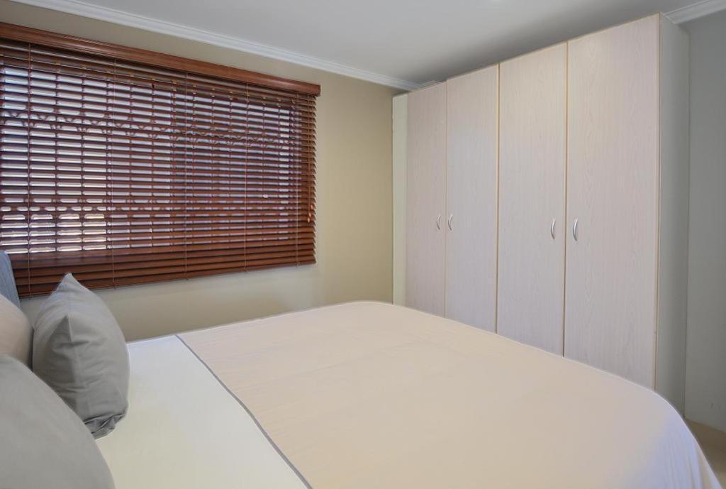 2 Bedroom Oceanfront With Sea Views * Cape Town