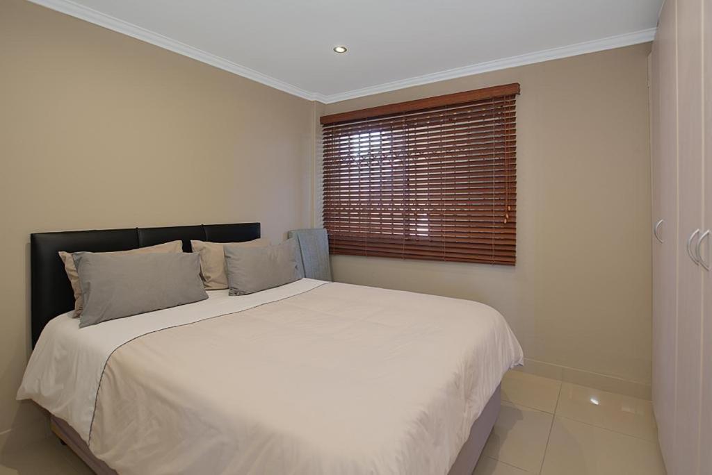 2 Bedroom Oceanfront With Sea Views * Cape Town
