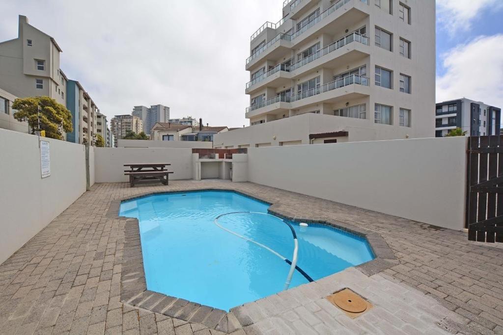 2 Bedroom Oceanfront With Sea Views Apartment *